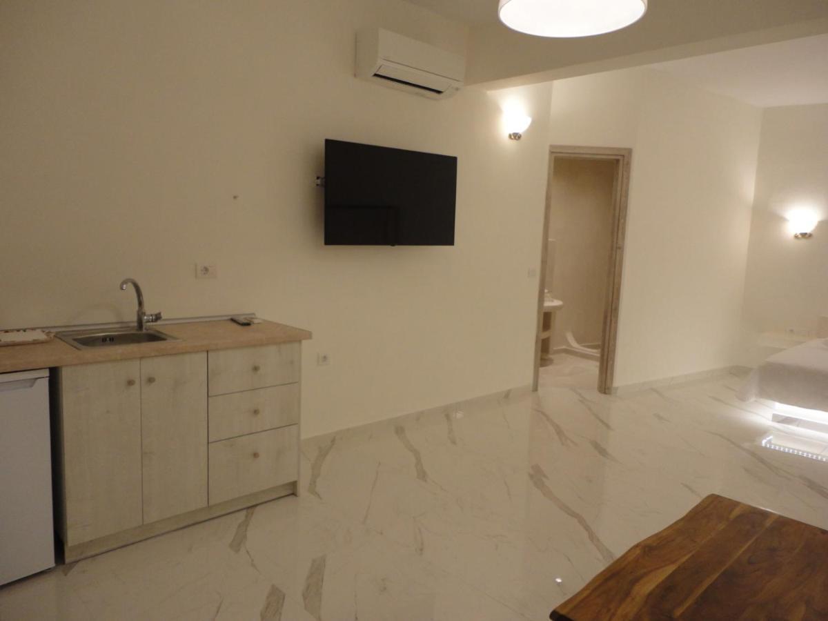 Triena Apartments Fira  Luaran gambar