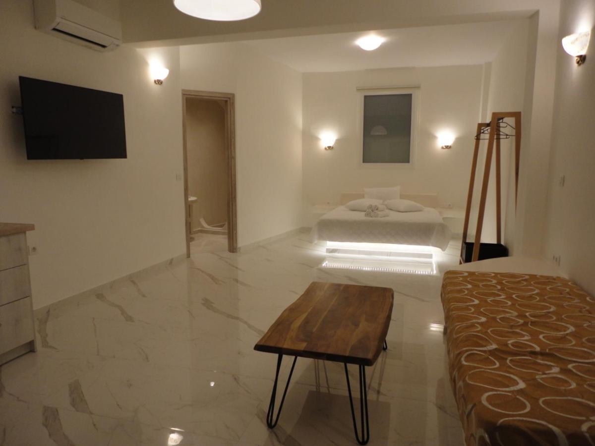 Triena Apartments Fira  Luaran gambar